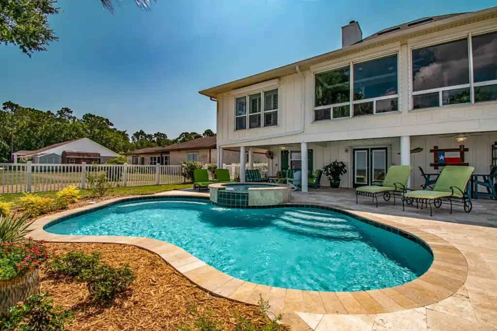 Beautiful pool with modern backyard design